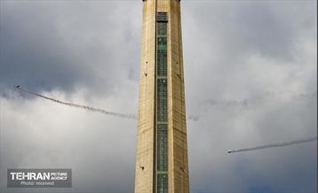 مانور ویژه هواپیماهای فوق سبک بر فراز برج میلاد 15