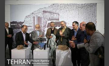 آیین گشایش نمایشگاه عکس ساسان مویدی و رونمایی از مجموعه کتب عکاسان جنگ 23