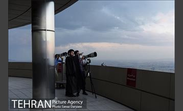 استهلال هلال ماه شوال از فراز برج میلاد تهران 15