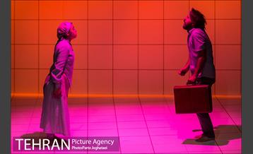 نمایش فقط چهل روزه بودم 16