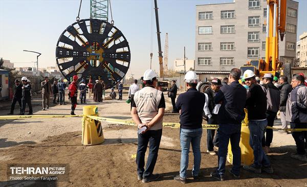 مونتاژ قطعه اصلی دومین دستگاه TBM خط 10 43