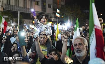 آیین بدرقه زائر اولی‌ها به‌ سوی عتبات عالیات در میدان انقلاب 42