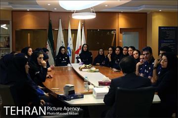 بدرقه دکتر داورزنى از تیم ملى والیبال بانوان  16