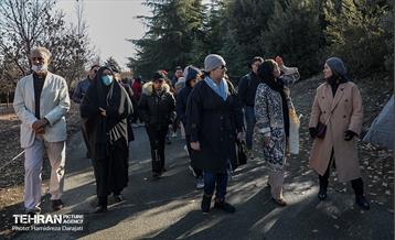 تور تهرانگردی ویـژه خانواده دیپلماتیک در منطقه 22