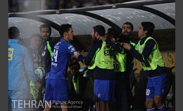دیدار تیم های فوتبال استقلال و فولاد خوزستان