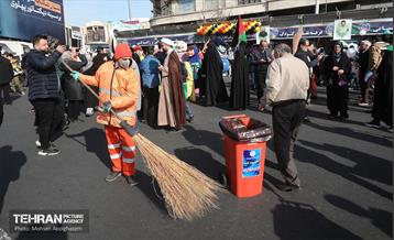 خدمات شهرداری تهران در پایان راهپیمایی ۲۲ بهمن - ۲ 30