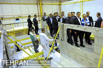 بازدید معاون اول رئیس جمهور به همراه شهردار تهران از کارخانه واگن‌سازی تهران 20