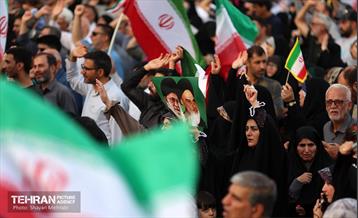 اجتماع مردمی در حمایت و تشکر از نیروهای مسلح در میدان انقلاب 12