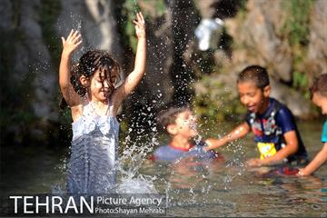 تابستان گرم  در چشمه علی 33
