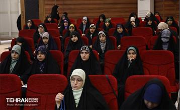 نشست جمعی از دانشجویان با شهردار تهران 24