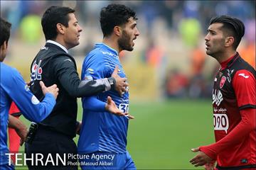 دیدار تیم های فوتبال استقلال و پرسپولیس