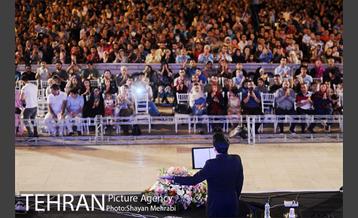 اجرای خیابانی محمد معتمدی و ارکستر سازهای ملی ایران در بوستان آب و آتش 18