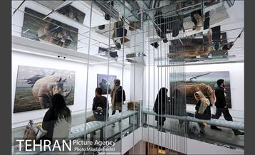 نمایش نقاشی های یحیی رویدل با عنوان گراند در گالری ثالث‎ 4