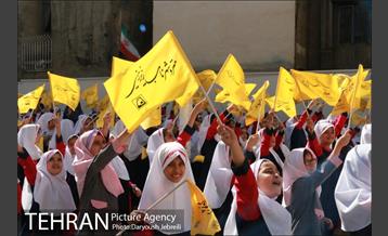 اهدای هدایای ویژه به دانش آموزان دبستان دخترانه شهید خوشنویسان 10