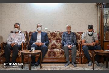 حضور شهردار تهران در منزل آتش نشان شهید مرتضی حیدری 11