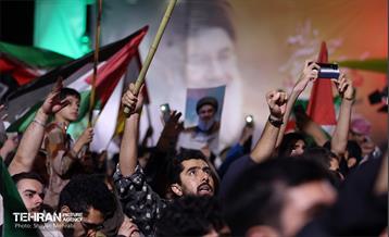 شادی مردم تهران پس از حمله موشکی ایران 6