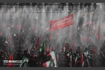 اقامه نماز بر پیکر آقای شهید ایران - 1 61