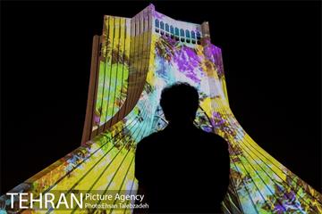 سیمرغ صلح بر برج آزادی 17