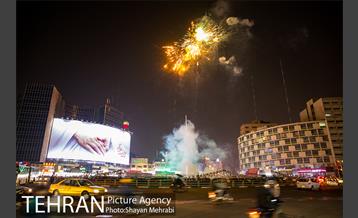 نورافشانی میدان ولیعصر(عج) به مناسبت روز مادر 13