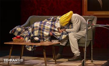 نمایش «بیماری خانواده میم» 17