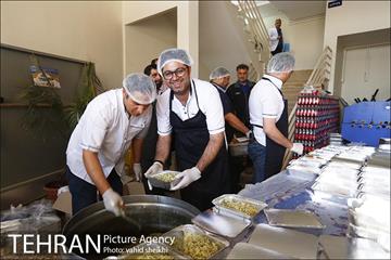 توزیع 3300 پرس غذا بین نیازمندان با کمک های مردمی 9