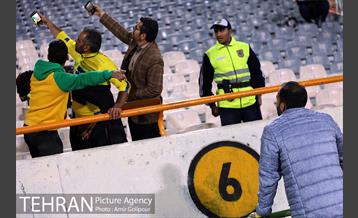 دیدار تیم‌های فوتبال پرسپولیس - صنعت نفت آبادان 16