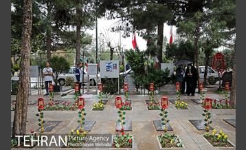 اولین پنجشنبه سال 1400 در بهشت زهرا(س) 17