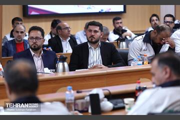 نشست هم‌اندیشی با رابطین و فعالان اسکان آسیب دیدگان جنگ رمضان 65