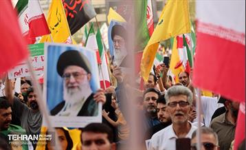 اجتماع مردمی در حمایت و تشکر از نیروهای مسلح در میدان انقلاب 40