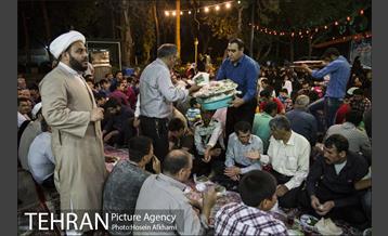 یک لقمه مهربانی در امام زاده علی اکبر 15