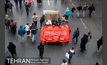 راه پیمایی مردم تهران در روز اربعین  7