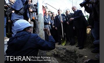 آیین کاشت 40 اصله درخت، به مناسبت چهلمین سالگرد انقلاب اسلامی باحضور شهردار تهران 9