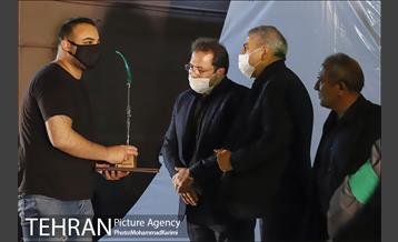 آیین بزرگداشت و تکریم خانواده های معظم شهدای مدافع حرم و مدافع سلامت 16