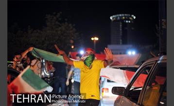 شادی خیابانی مردم بعد از پیروزی تیم ملی ایران 40