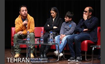 نشست نقد و بررسی فیلم لاک قرمز در فرهنگسرای ارسباران‎ 3