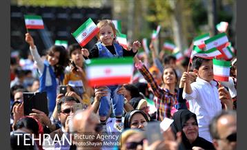 جشن بزرگ روز جمهوری اسلامی با حضور عمو پورنگ 5