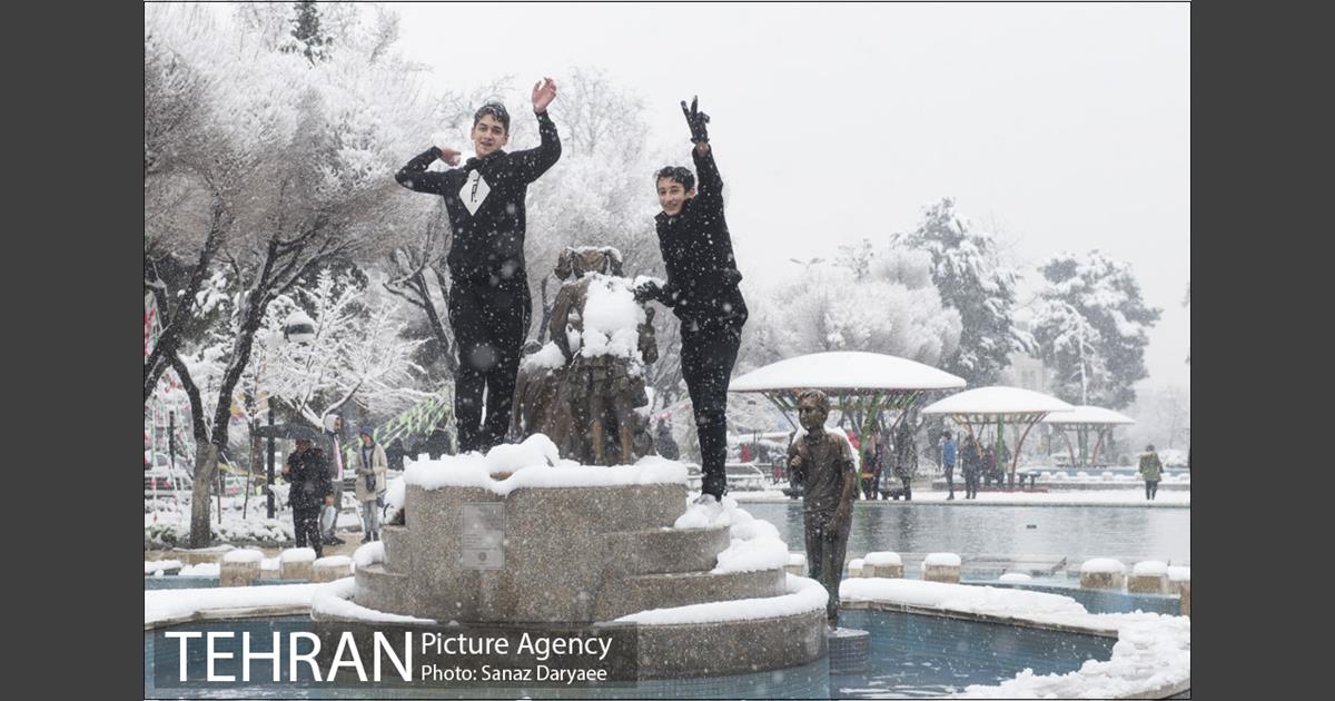 بارش برف در میدان نبوت (هفت حوض) | آژانس عکس تهران