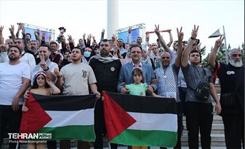 اهتزاز بزرگترین پرچم فلسطین جهان در تهران 12