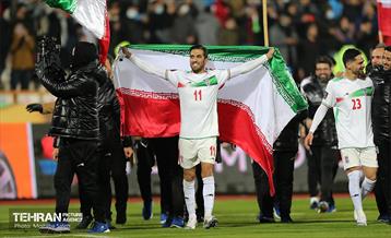جشن و شادی بازیکنان و کادر فنی تیم ملی ایران پس از صعود به جام جهانی 2022