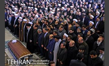 اقامه نماز بر پیکر حجت‌الاسلام والمسلمین هاشمی رفسنجانی 2