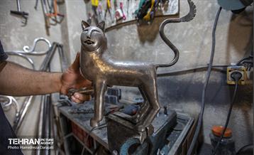 عده ای هم «شیر» را نماد حضرت زینب(س) به عنوان شیرزن عرب می‏خوانند