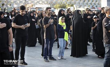 آیین بدرقه جاماندگان اربعین در میدان امام حسین(ع) 16