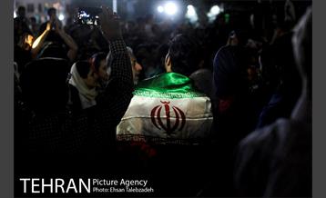 شادی مردم تهران پس از صعود تیم ملی فوتبال به جام جهانی 12