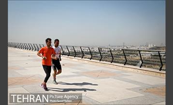 ثبت رکورد پله نوردی در برج میلاد 4