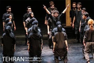 نمایش "من" در پردیس تئاتر تهران (خاوران) 8