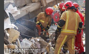 دومین روز عملیات امداد و نجات حادثه پلاسکو-1 10