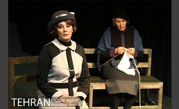 نمایش اکتبر 1942 پاریس 3