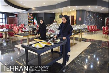 رستوران پردیس قلهک با پرسنل ناشنوا  25