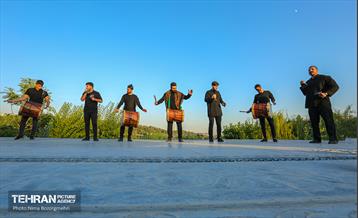 کاروان سنج و دمام زنی با حضور خادمین حرم مطهر رضوی