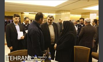 نشست صمیمانه خانواده های شهدای آتش نشان حادثه ساختمان پلاسکو با شهردار تهران 6